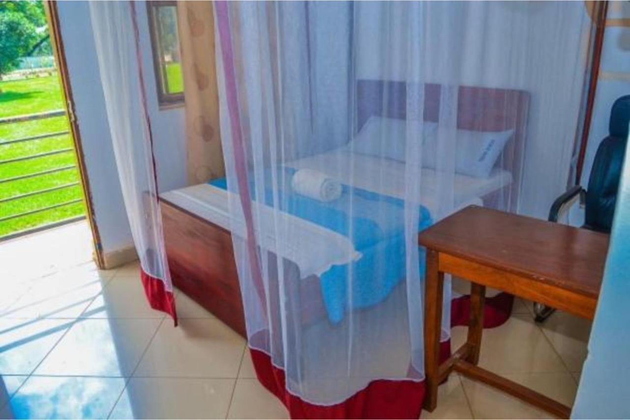 Bilkon Hotel Jinja Extérieur photo