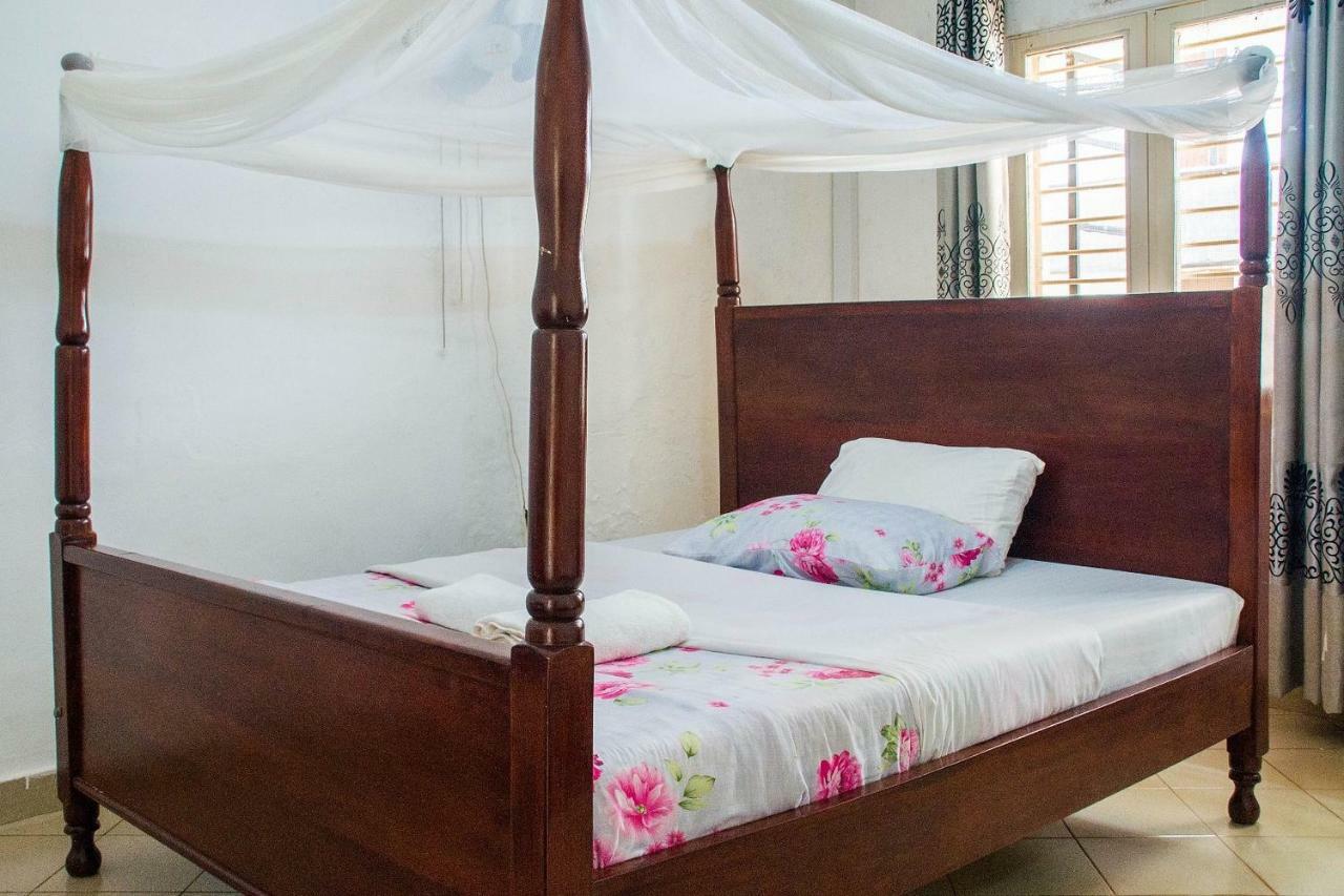 Bilkon Hotel Jinja Extérieur photo